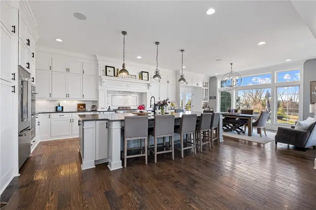 308 Groomes Court gallery image 10