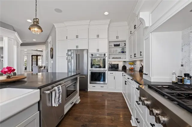 308 Groomes Court gallery image 37