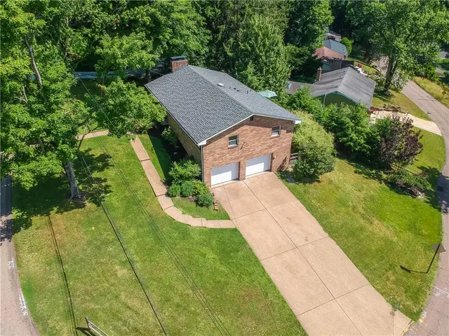 308 Holiday Drive gallery image 3