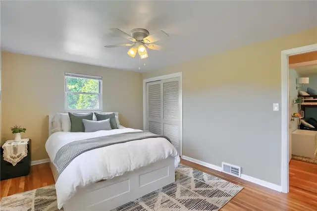 308 Holiday Drive gallery image 4