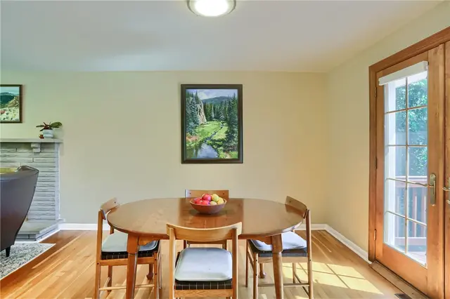 308 Holiday Drive gallery image 7