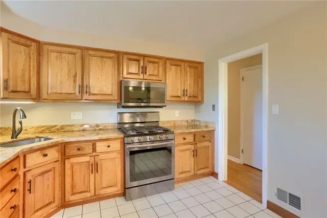 308 Holiday Drive gallery image 10