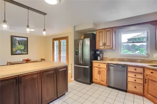 308 Holiday Drive gallery image 11