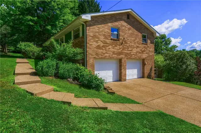 308 Holiday Drive gallery image 15