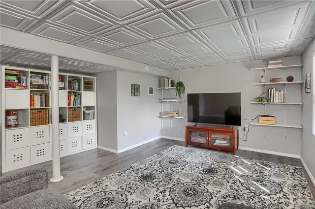 308 Holiday Drive gallery image 16