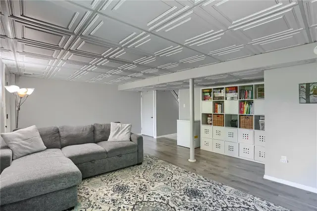 308 Holiday Drive gallery image 18