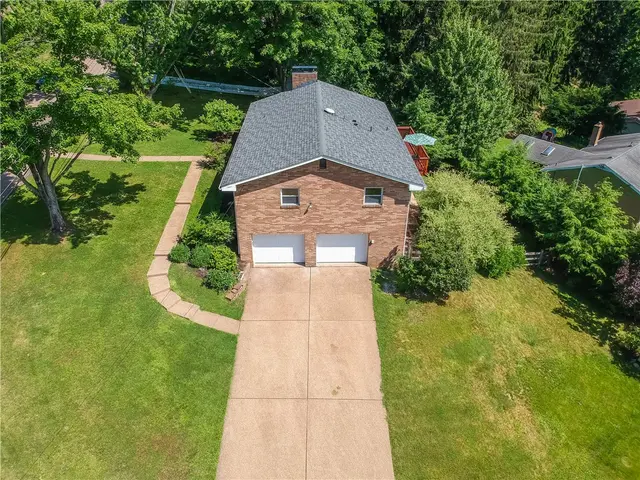 308 Holiday Drive gallery image 21