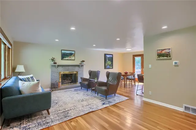 308 Holiday Drive gallery image 29