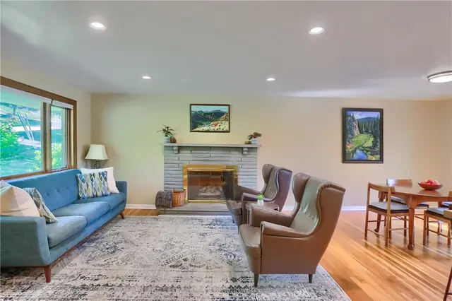 308 Holiday Drive gallery image 33