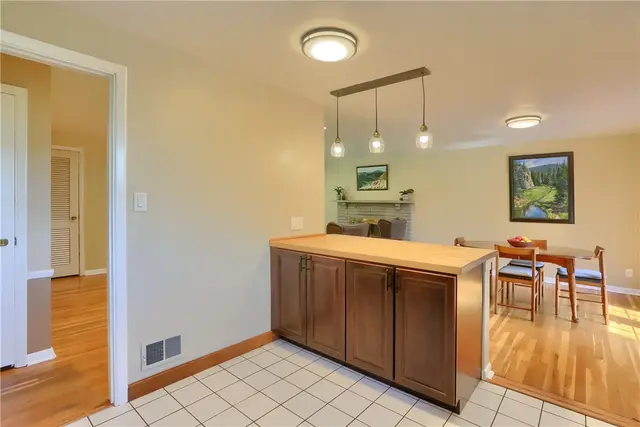 308 Holiday Drive gallery image 34