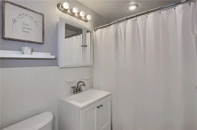 308 Holiday Drive gallery image 37