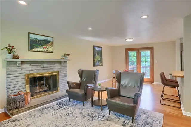 308 Holiday Drive gallery image 47