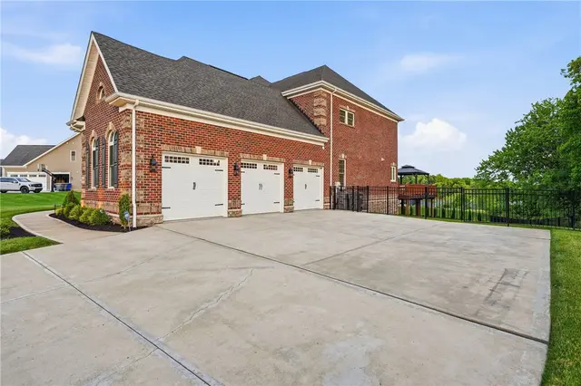 308 Longmore Drive gallery image 7