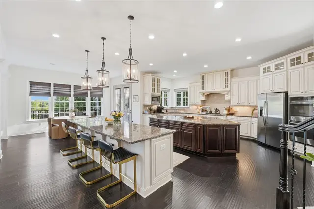 308 Longmore Drive gallery image 9