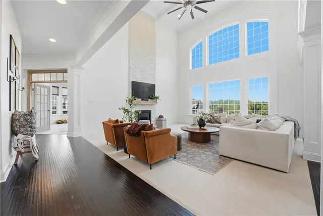308 Longmore Drive gallery image 15