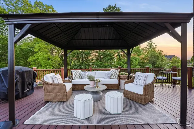 308 Longmore Drive gallery image 16