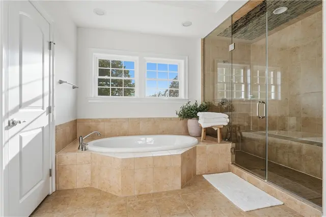 308 Longmore Drive gallery image 31