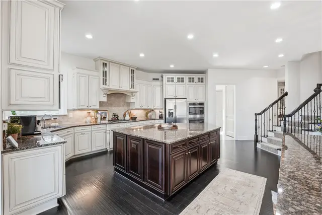 308 Longmore Drive gallery image 34