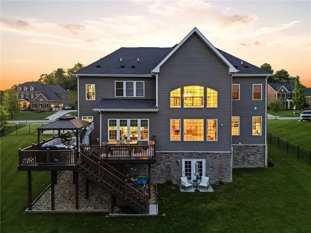 308 Longmore Drive gallery image 35