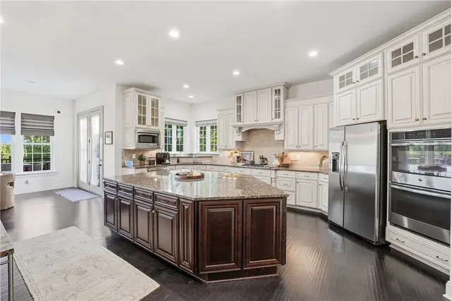 308 Longmore Drive gallery image 38