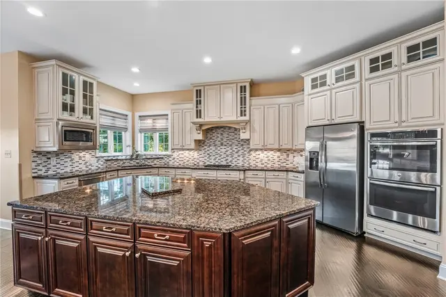 308 Longmore Drive gallery image 48