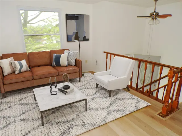 309 Larkwood Ct gallery image 3
