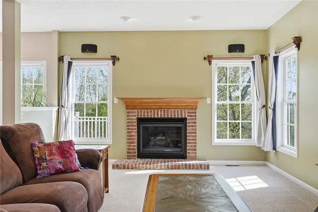 309 Londonberry Ct gallery image 4