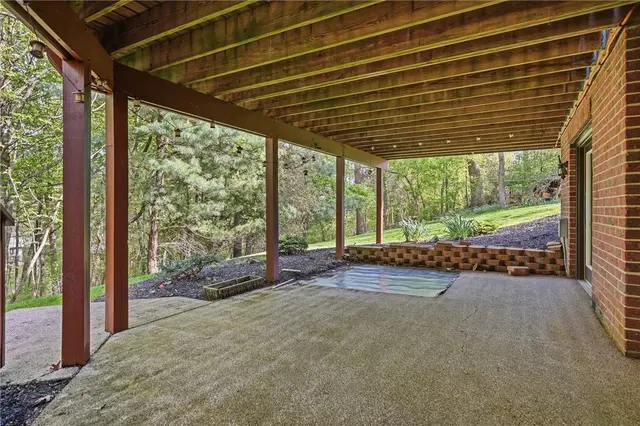 309 Tiffany Court gallery image 4