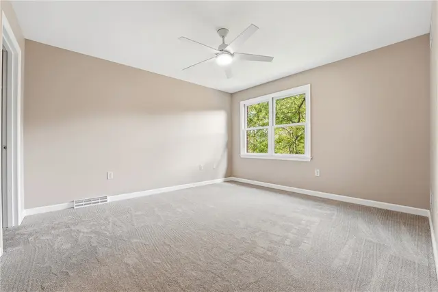 309 Tiffany Court gallery image 5