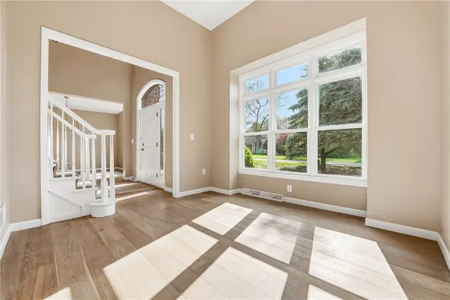 309 Tiffany Court gallery image 7