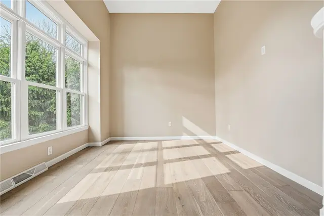 309 Tiffany Court gallery image 13