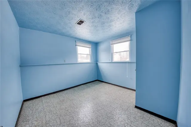 3092 Countryside Dr gallery image 16