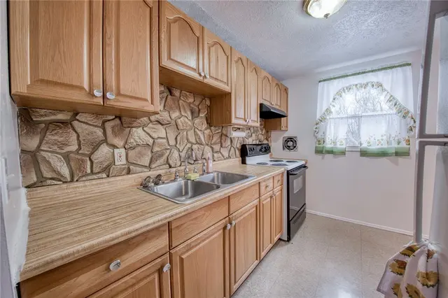 3092 Countryside Dr gallery image 27