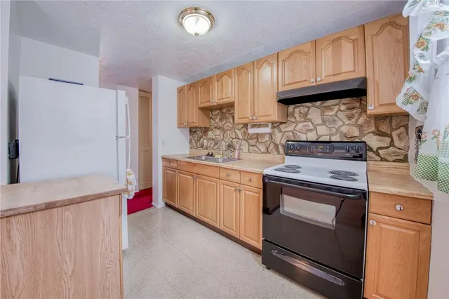 3092 Countryside Dr gallery image 29