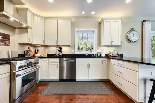 3095 Raintree Drive gallery image 11