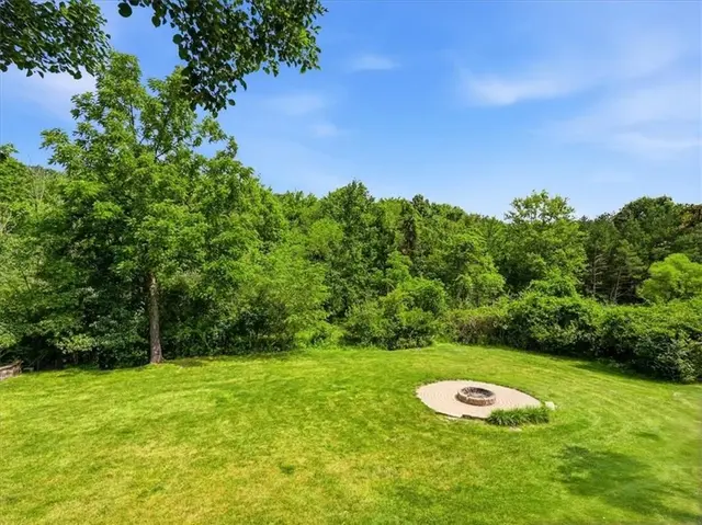 310 Barberry Court gallery image 4