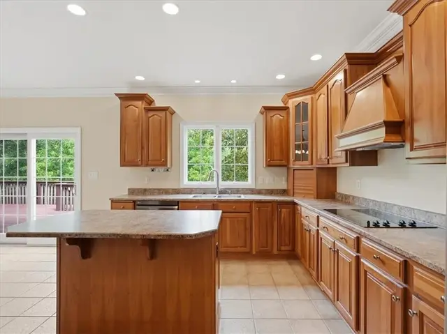 310 Barberry Court gallery image 6