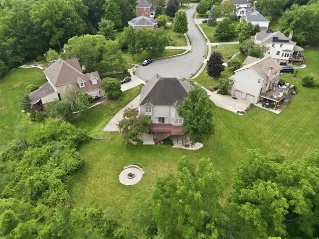 310 Barberry Court gallery image 12