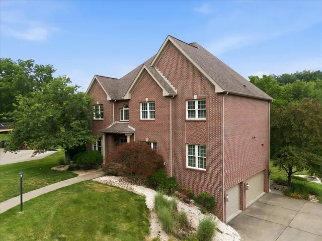 310 Barberry Court gallery image 14