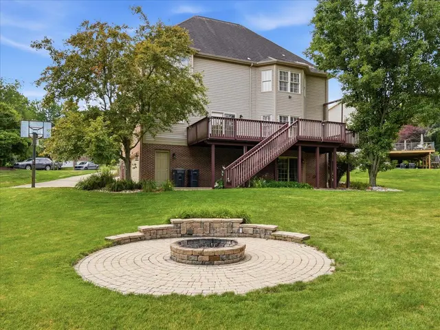 310 Barberry Court gallery image 15