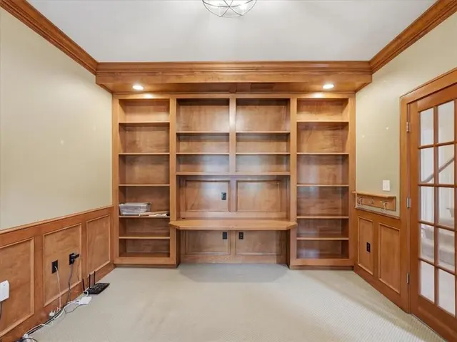 310 Barberry Court gallery image 34