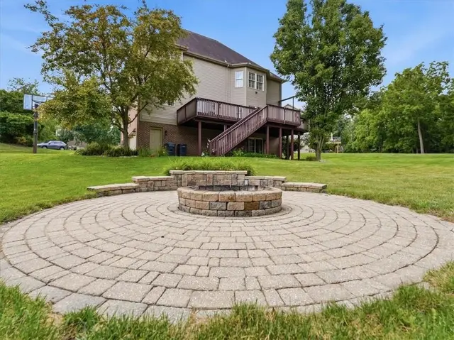 310 Barberry Court gallery image 35