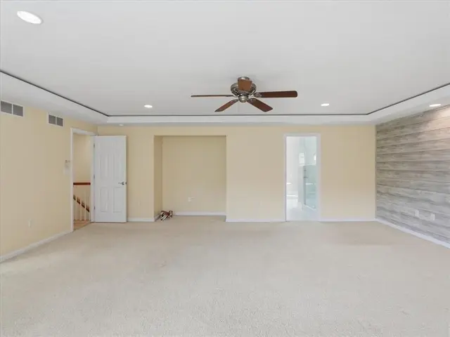 310 Barberry Court gallery image 39