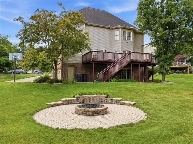 310 Barberry Court gallery image 40