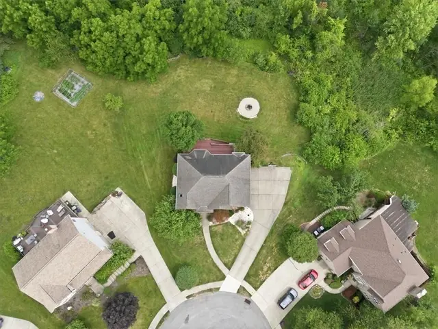 310 Barberry Court gallery image 43