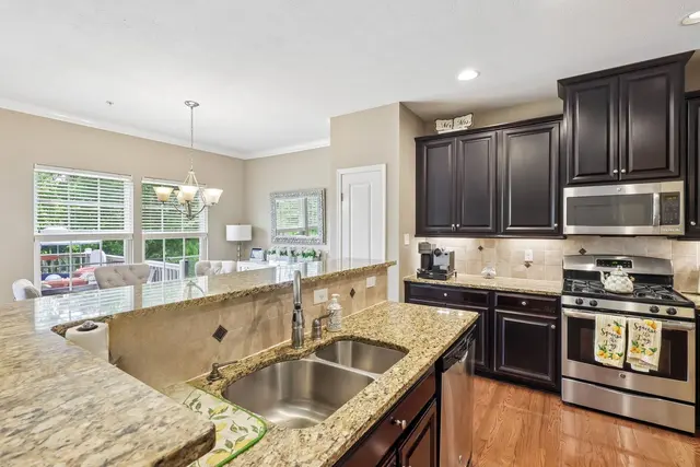 310 Rosecliff DRIVE gallery image 18