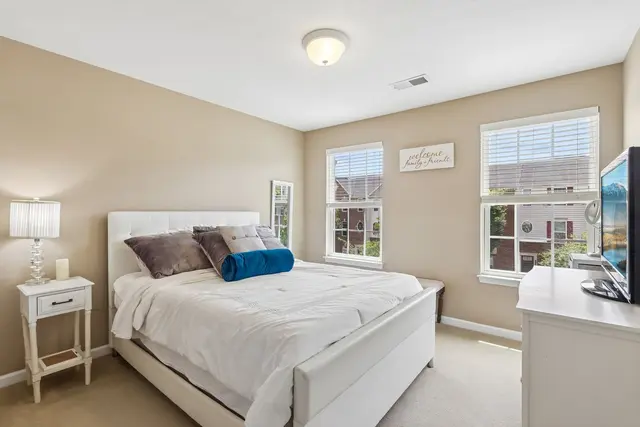 310 Rosecliff DRIVE gallery image 28
