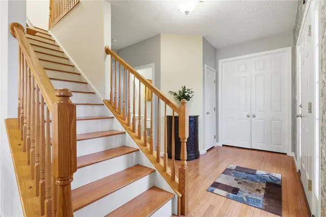 310 Village Dr gallery image 9