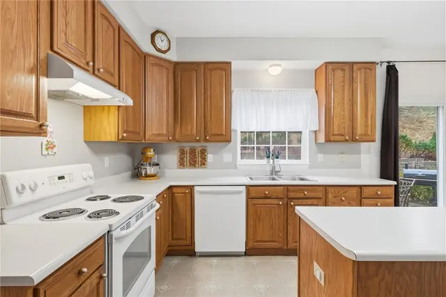 310 Village Dr gallery image 19