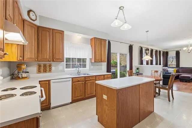 310 Village Dr gallery image 20
